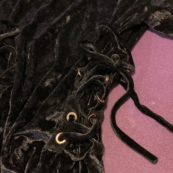 Black velvet top with corset sides (Small/Med) - Picture 4 of 5